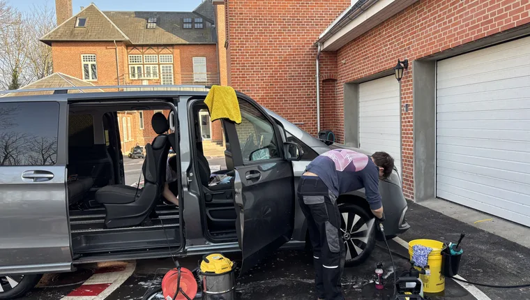 Full detail bilrengøring indvendigt og udvendigt i Svendborg